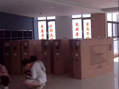 河北定州中學搬運LED黑板(圖3) 河北定州中學搬運LED黑板(圖3)